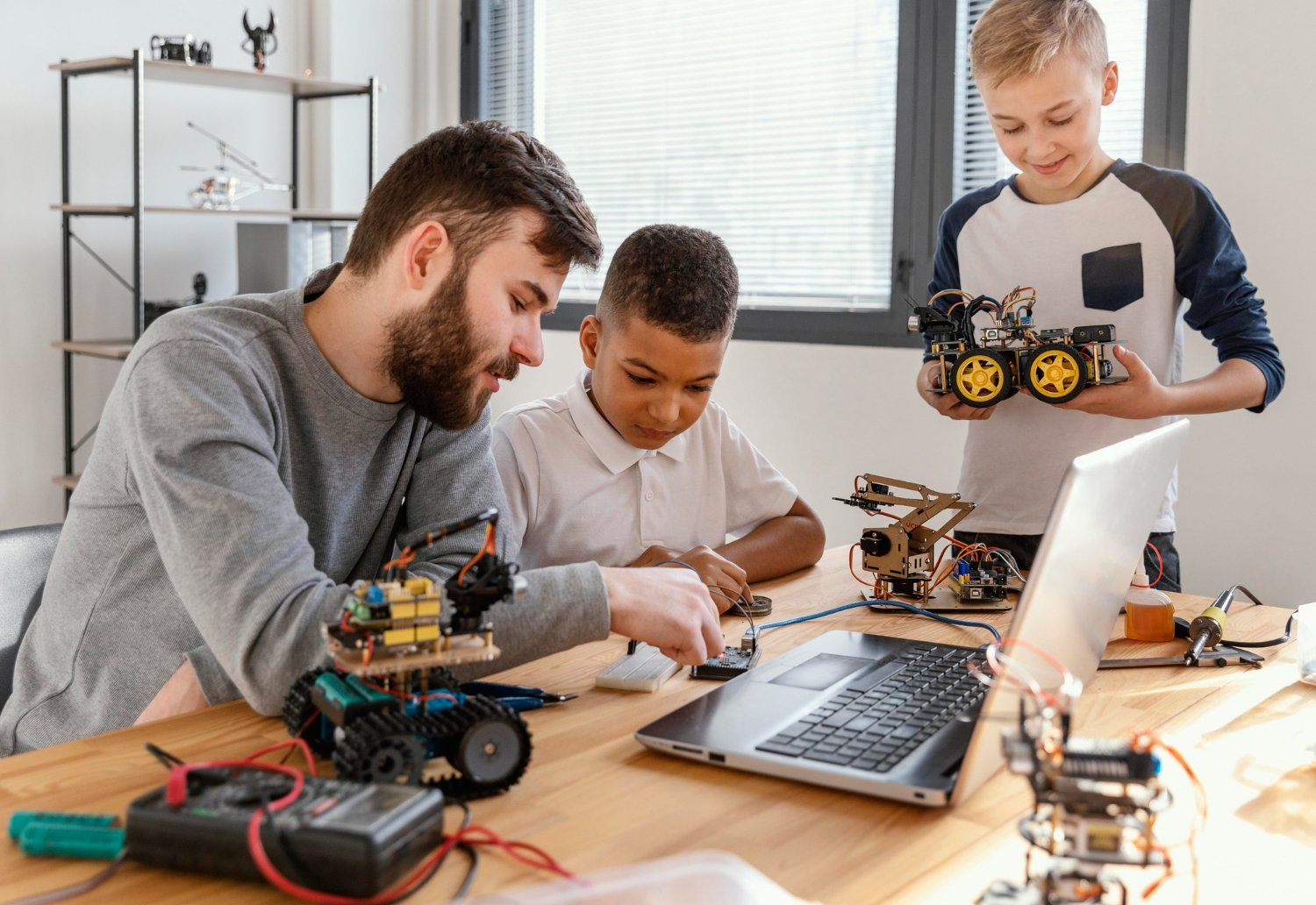 ROBOTICS WITH ARDUINO